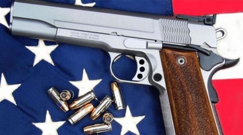 قاض أميركي يمنع ولاية نيويورك من حظر حمل الأسلحة النارية في الكنائس