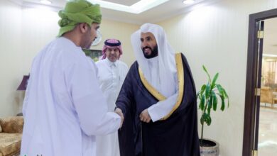 وزير العدل يلتقي سفير سلطنة عمان