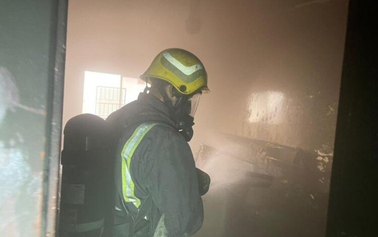 مدني ينبع: إنقاذ عائلة من حريق اندلع بمنزلهم