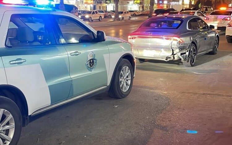ضبط شخص قاد مركبته دون الجلوس على مقعد السائق في الرياض