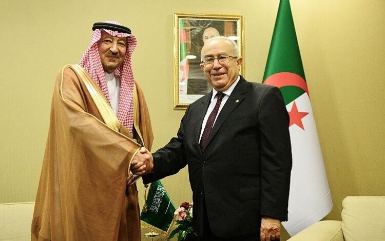 وزير الخارجية الجزائري يستقبل نائب وزير الخارجية