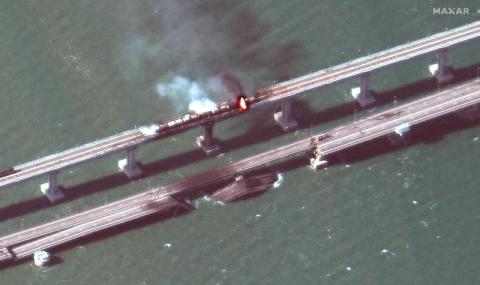 غواصون روس يتفقدون الأضرار بجسر القرم غداة انفجار قوي