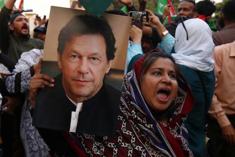 محكمة باكستانية ترفض طعن عمران خان على قرار لجنة الانتخابات