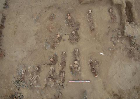 قُدّموا أضاحي قبل ألف عام... العثور على مقابر لـ76 طفلاً في البيرو (صور)