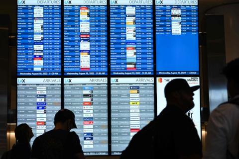 قراصنة موالون لروسيا يهاجمون المواقع الإلكترونية لعدد من المطارات الأميركية