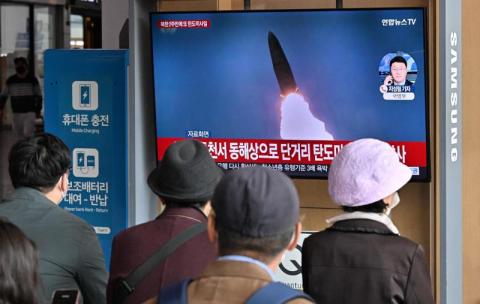 كوريا الشمالية تتحدى التحذيرات الأميركية وتطلق صاروخين باليستيين