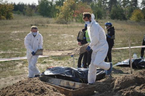 السلطات الأوكرانية تعثر على مقبرة جماعية في بلدة ليمان بعد تحريرها