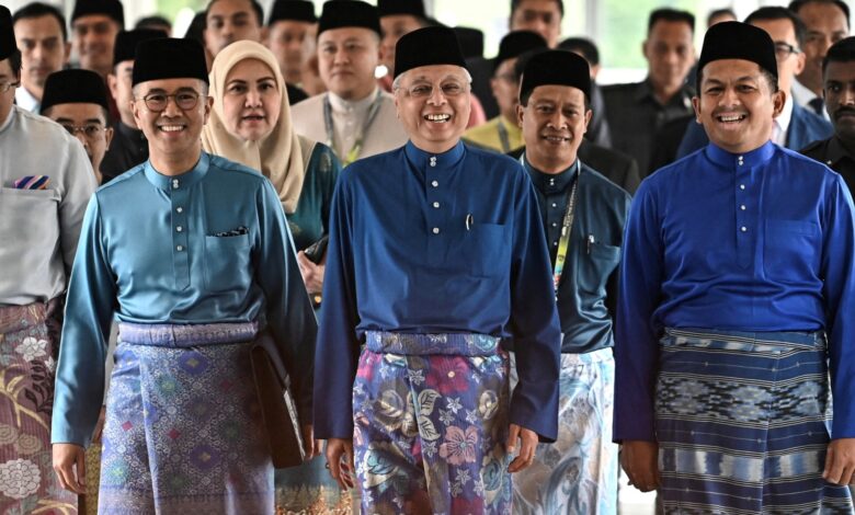 حل البرلمان الماليزي.. الائتلاف الحاكم يهرب من أزماته ويخالف رغبة الملك