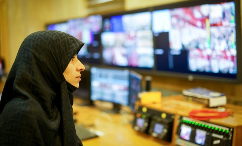 57 قناة تلفزيونية تبث في العراق.. من يمولها وكيف ينظر لها؟