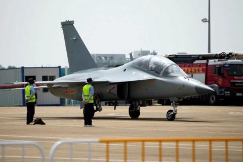لندن: الصين تغري طيارين عسكريين سابقين بمبالغ كبيرة لتدريب جيشها