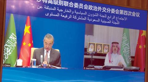 وزيرا الخارجية السعودي والصيني يبحثان التطورات وتعزيز العلاقات