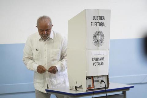البرازيليون ينتخبون رئيسهم في ظل استقطاب حاد