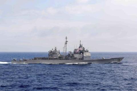 بكين: إبعاد سفينة حربية أميركية في بحر الصين الجنوبي