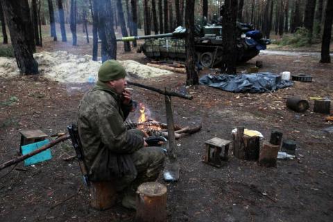 جنود أوكرانيون واثقون من النصر رغم الصقيع