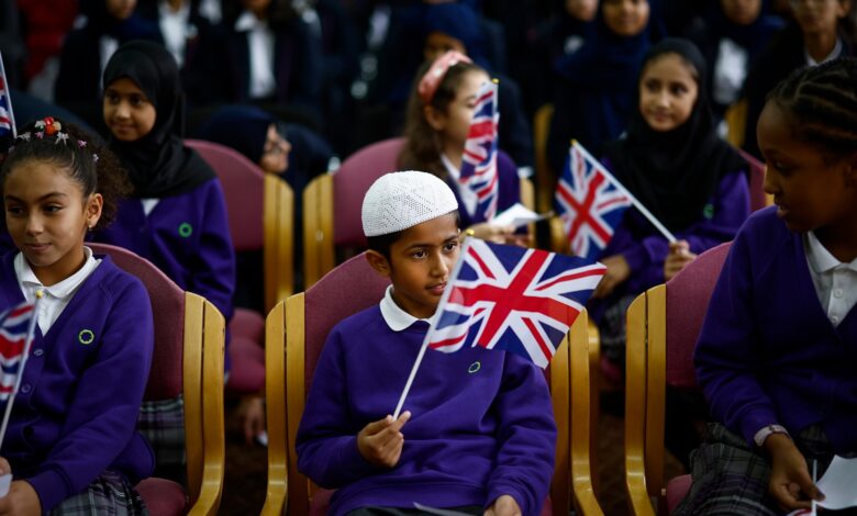 لماذا يجب على مسلمي بريطانيا إعادة التفكير في نهج إنهاء الإسلاموفوبيا؟