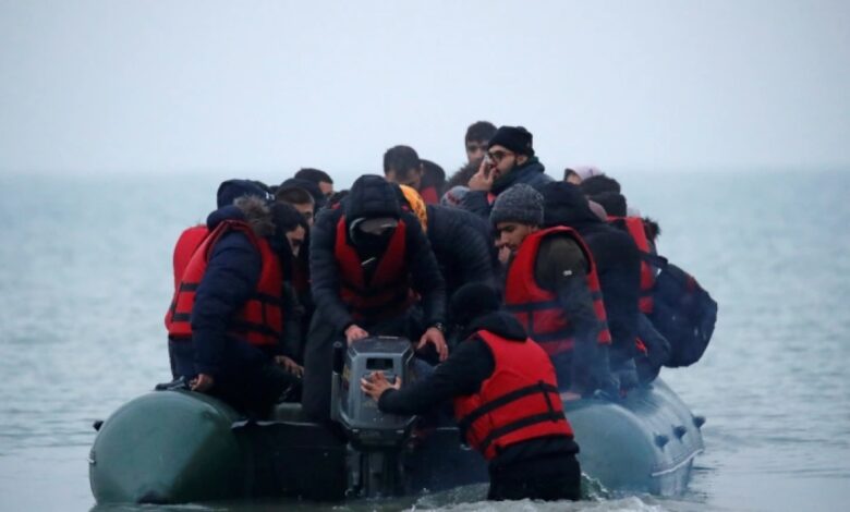 حصري: تحقيق يكشف تفاصيل غرق 27 مهاجرا تركهم خفر السواحل البريطاني بالمانش 12 ساعة بعد انقلاب زورقهم
