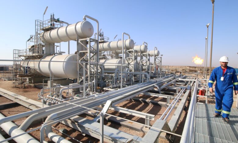 العراق يخطط لرفع إنتاج النفط إلى 7 ملايين برميل يوميا في 2027