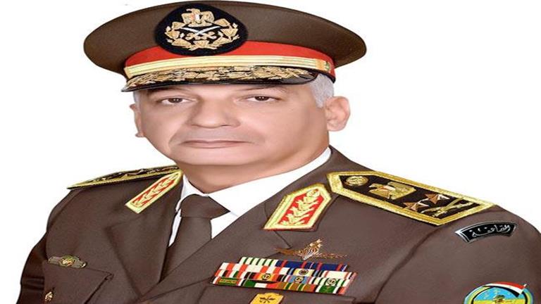 وزير الدفاع يتفقد مقر القيادة الاستراتيجية
