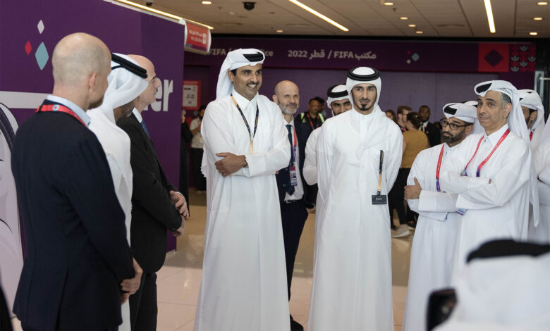 أعلى المعايير العالمية في التنسيق والمتابعة.. أمير قطر يزور مركز قيادة بطولة كأس العالم 2022