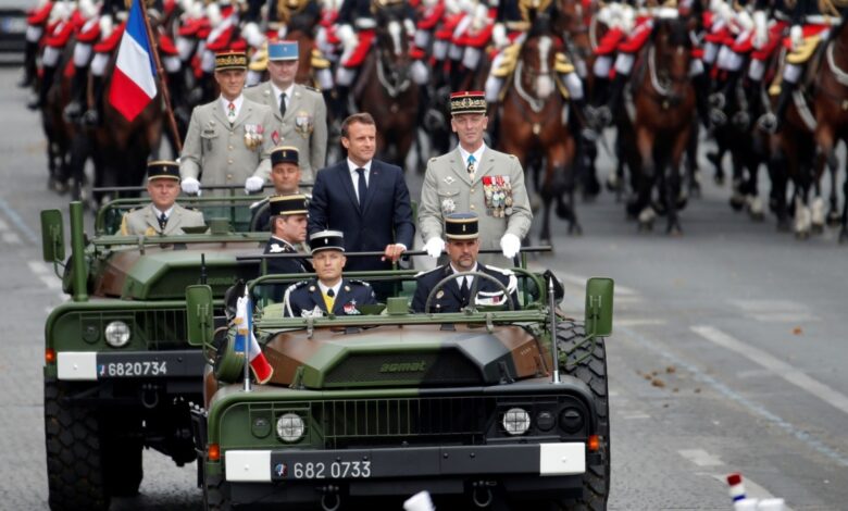 لوفيغارو: إستراتيجية فرنسا الجديدة.. الجيش يهيئ الرأي العام لاحتمال نشوب حرب