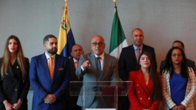 السلطة الفنزويلية والمعارضة توقعان اتفاقا في مكسيكو