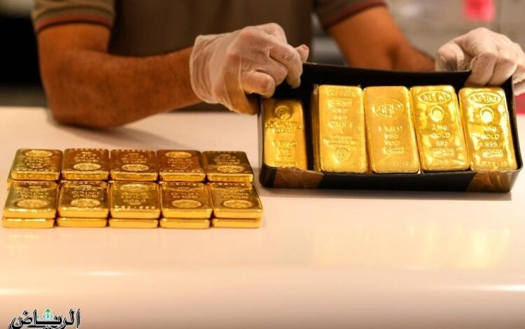 الذهب يتجه لأفضل أسبوع بفضل آمال في رفع أقل لأسعار الفائدة