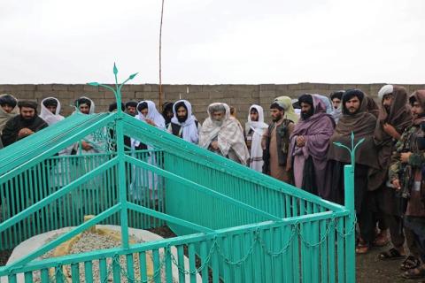«طالبان» تكشف موقع قبر مؤسسها الملا عمر