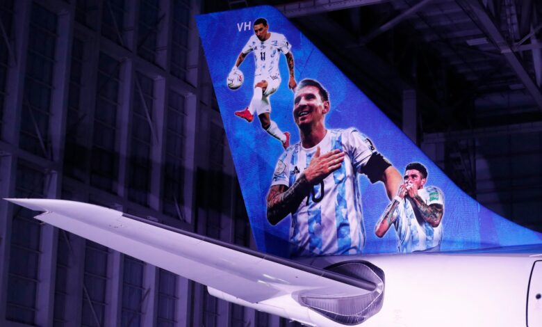 شاهد- ميسي ينضم إلى منتخب الأرجنتين استعدادا لكأس العالم في قطر