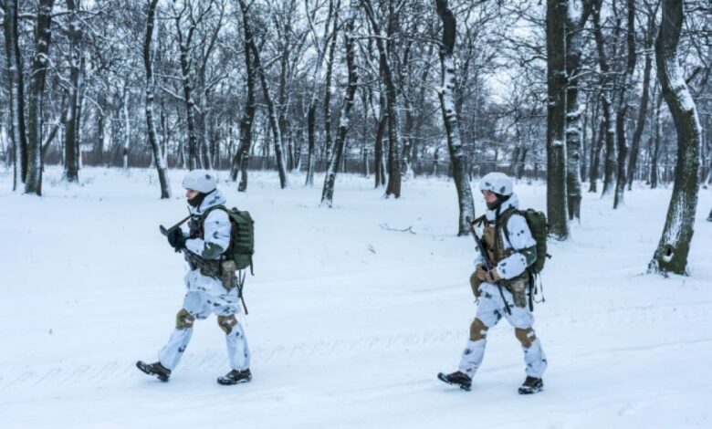 ذا هيل: أوكرانيا تستعد لشتاء قاس وخطير مع استمرار الحرب وانقطاع الكهرباء