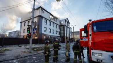 9 قتلى بقصف على مدينة تسيطر عليها روسيا شرق أوكرانيا