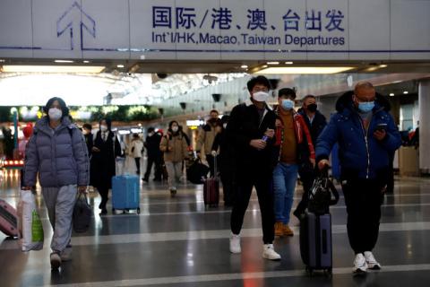 الصينيون يخططون للسفر بعد تخفيف المزيد من قيود «كوفيد»