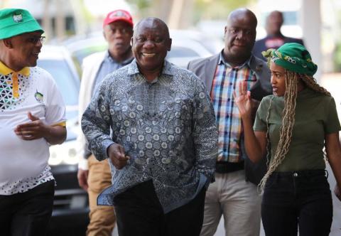 رئيس جنوب أفريقيا: مستقبلي يقرره الحزب