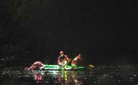 وفاة ثلاثة أطفال سقطوا في بحيرة مجمدة ببريطانيا