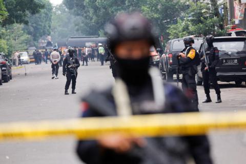 قتلى وجرحى بهجوم انتحاري على مركز للشرطة في إندونيسيا
