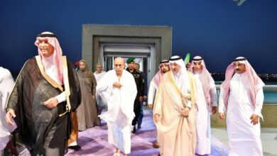 الرئيس الموريتاني يصل جدة لأداء مناسك العمرة
