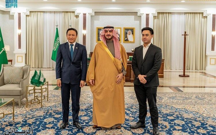 أمير منطقة الجوف يستقبل القائم بأعمال السفارة الفلبينية لدى المملكة