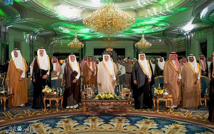 أمير مكة يُكرم رئيس "سدايا" الفائز بجائزة الاعتدال في دورتها السادسة