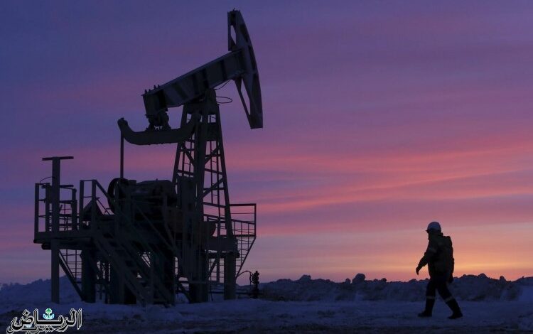 النفط يصعد بفضل الانخفاض المتوقع في الصادرات الروسية