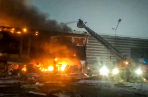 إدارة الطوارئ تشتبه بأن حريقاً في ضاحية موسكو عمل «إجرامي»