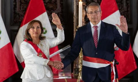 رئيسة بيرو الجديدة تعين مدعياً عاماً سابقاً رئيساً للحكومة
