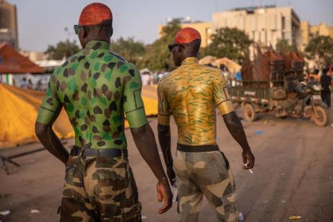 ماذا يعني تعليق بث إذاعة فرنسا الدولية في بوركينا فاسو؟