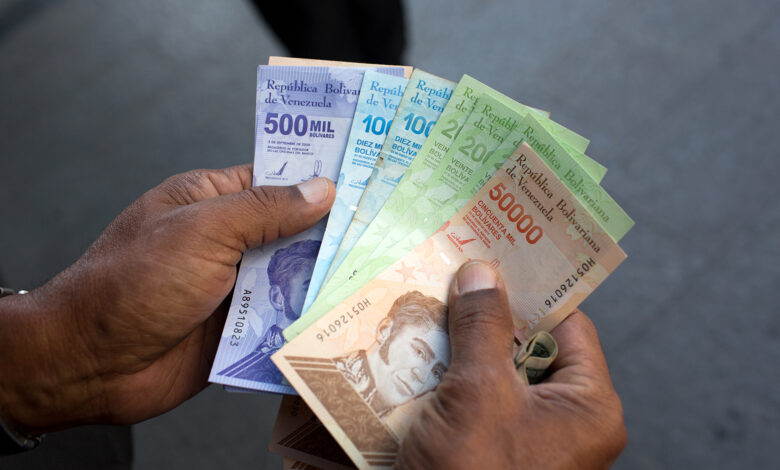 فنزويلا.. إجراءات للحد من تراجع العملة المحلية "البوليفار"