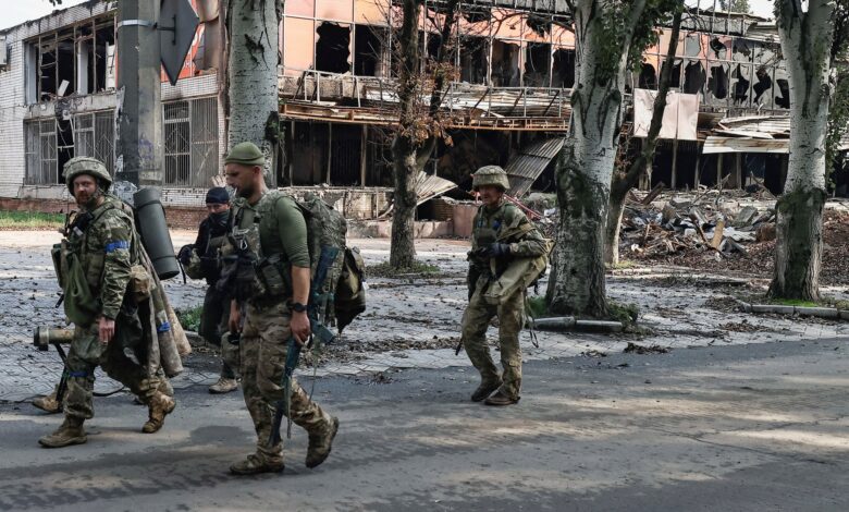 لوفيغارو: أعنف جبهات الحرب في أوكرانيا.. ما الرهان الإستراتيجي للمذبحة الدائرة في باخموت؟