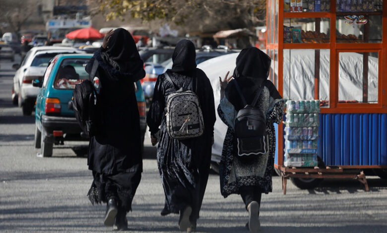 قرارات ضد المرأة قد تفقد طالبان مليار دولار أميركي عام.. هل يردعها سلاح المساعدات الدولية؟