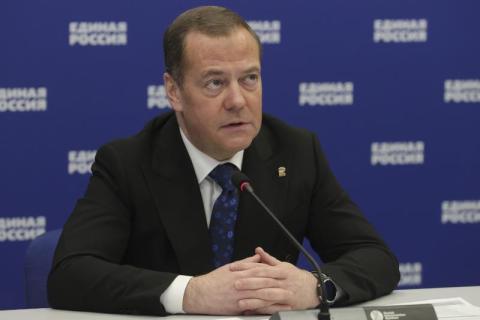 مدفيديف: روسيا تكثِّف إنتاج «أقوى وسائل التدمير»