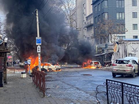 زيلينسكي يتهم روسيا بمحاولة «تخويف» الأوكرانيين بعد قصف على خيرسون