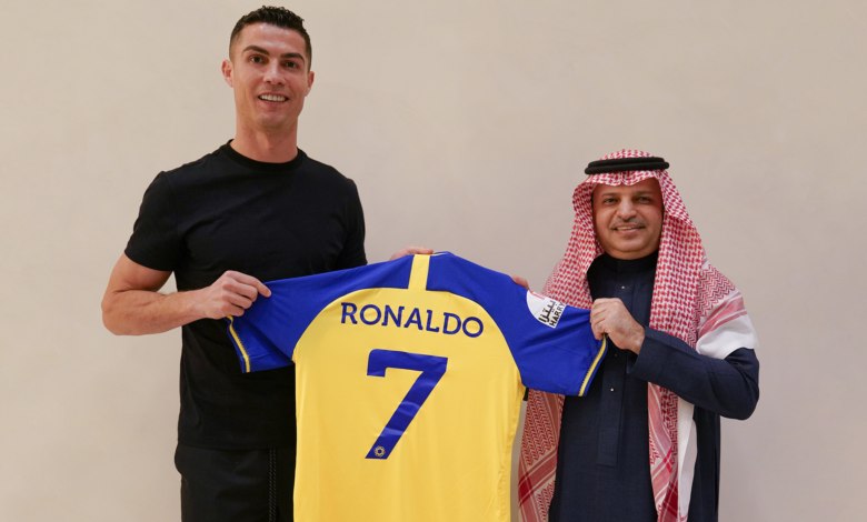النصر السعودي يعلن رسميا تعاقده مع البرتغالي رونالدو حتى 2025