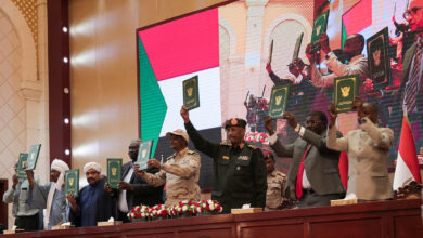 انسحاب تكتيكي أم فشل ذريع.. ماذا تعني رغبة العسكر السوداني في حكم مدني تام؟