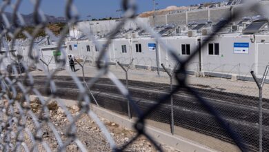 "غوانتانامو أوروبا".. مركز يوناني لاحتجاز المهاجرين غير النظاميين
