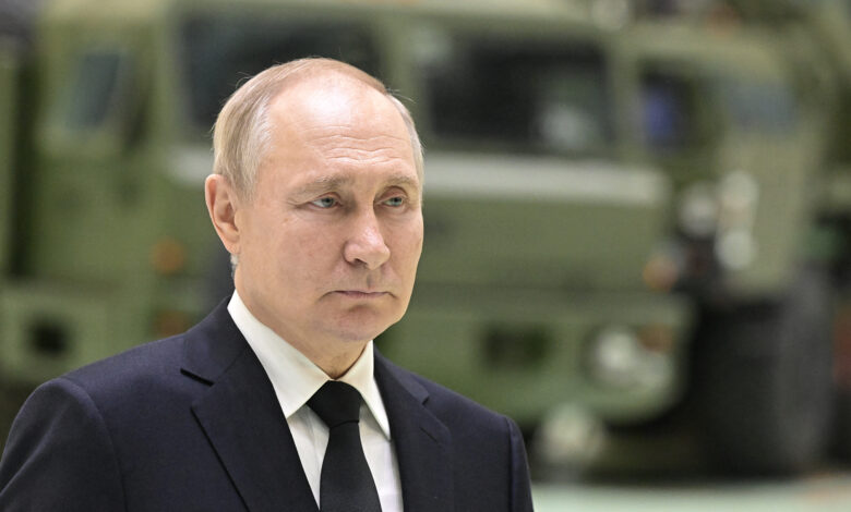 مقال بفورين أفيرز يتوقع انهيار نظام بوتين هذا العام